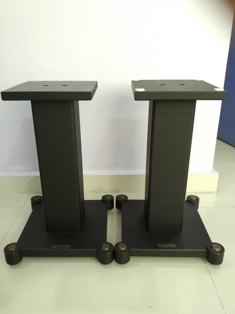 Hunter Solid Wood Black Colour Finishing 18 Inch Height Speaker Stands